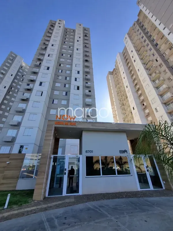 Imóvel composto por sala com sacada e ponto para instalação de ar-condicionado, ...