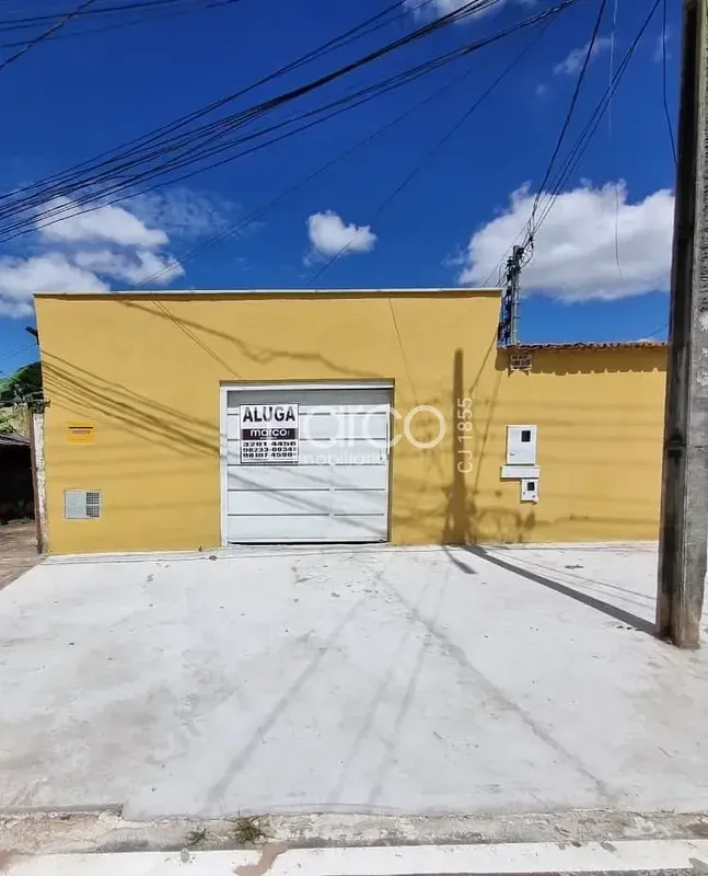 02 Quartos, Sala, Cozinha, Banheiro social, Varanda na lateral com área de servi...