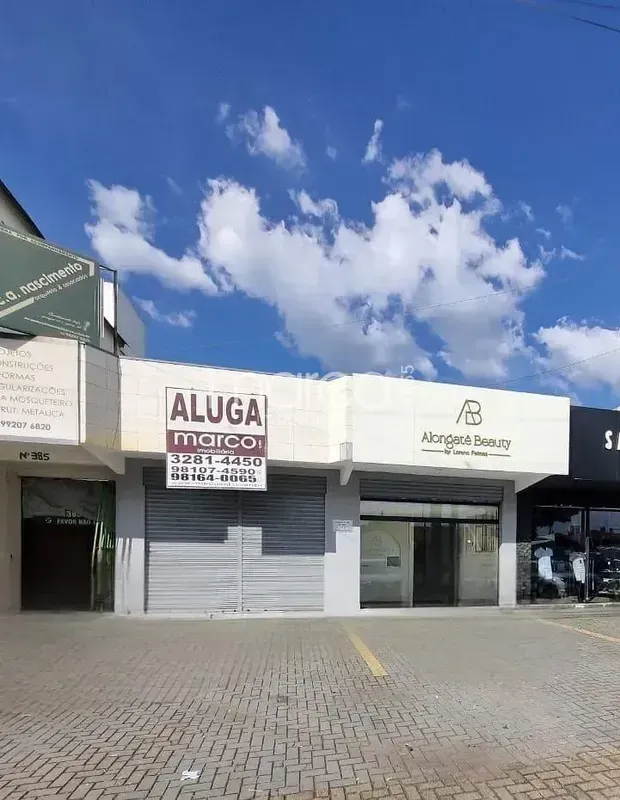 Loja com 47m², Banheiro e Piso em cerâmica.Endereço: Avenida C-104, nº 381, Qd. ...