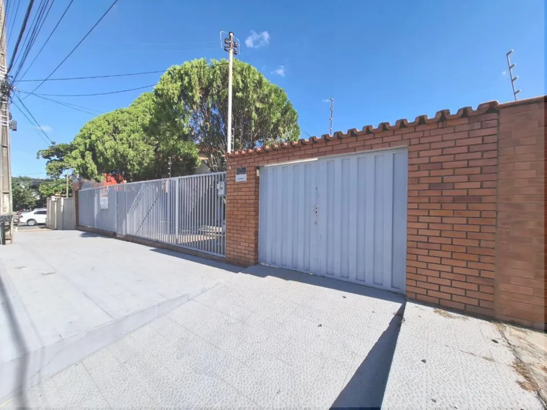 Casa ampla com 247,10 m², muito bem conservada e com excelente distribuição dos ...