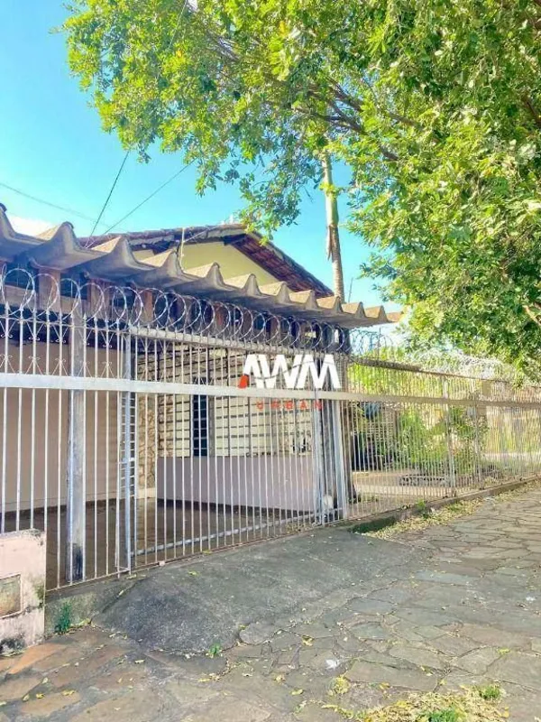 Casa 3/4 sendo 2 suítes de esquina com sala com 02 ambientes com armários , sala...