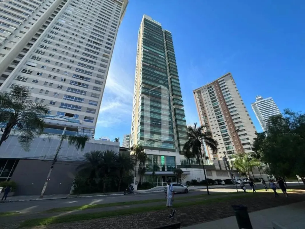 Àrea privativa: 345m²04 vagas de garagens01 escaninho Com living/ jantar, adega,...