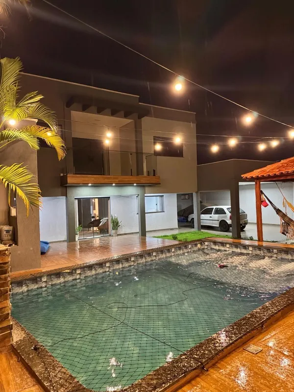 Sobrado rico em marcenaria, com 5 quartos sendo 3 suítes plenas e 1 suite master...