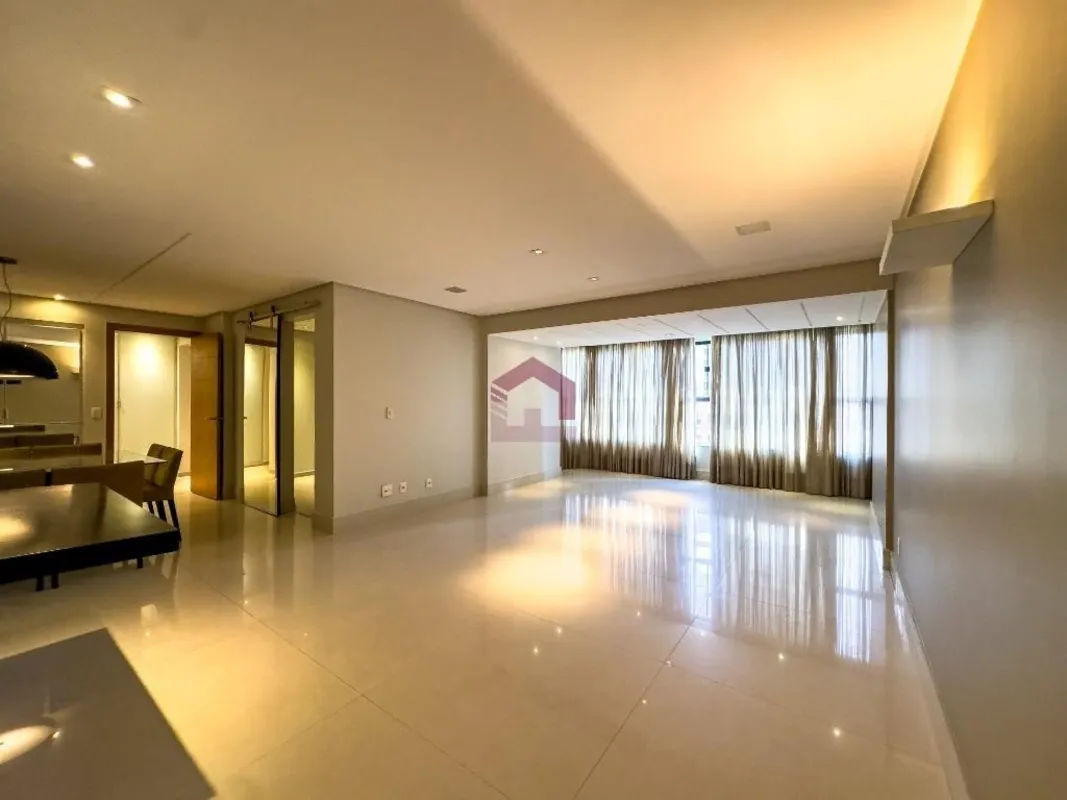 Fernandes & Coelho Imóveis apresenta excelente apartamento de 156m² no Residenci...