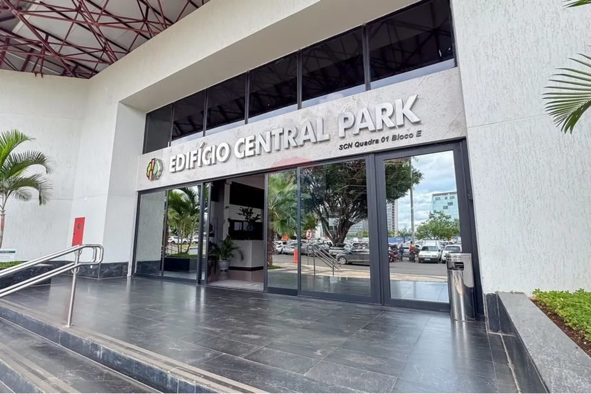 Sala comercial incrível, reformada no coração de Brasília, localizada na Asa Nor...