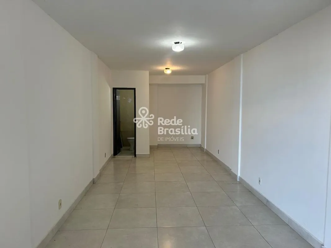 QE 12 Excelente loja desocupada com banheiro - salão livre e câmeras externas - ...