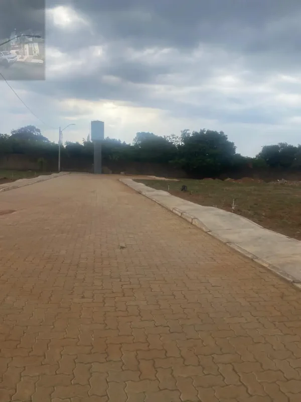 Excelente oportunidade na região da Ponte Alta! Lote de 400m² localizado em cond...