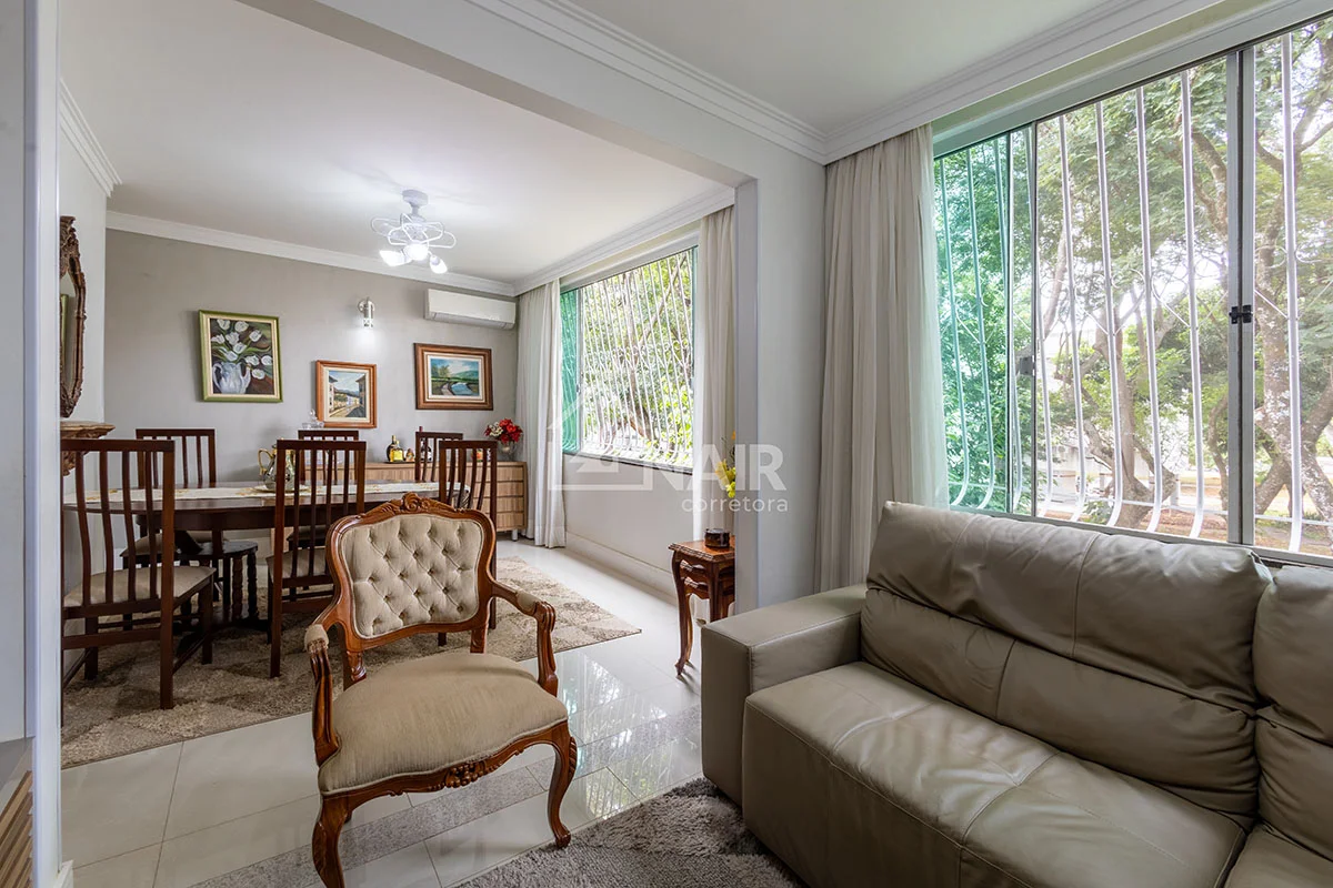 SQN 411 | 95m² | Reformado | Suíte c/ Closet | 1 andar Na SQN 411, a poucos pass...