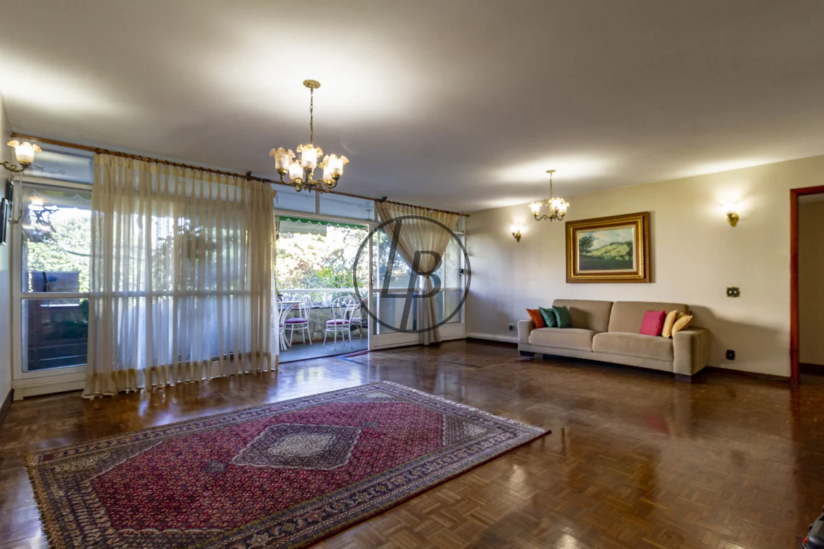 Apartamento de canto com excelente planta, ventilação cruzada e acabamentos que ...