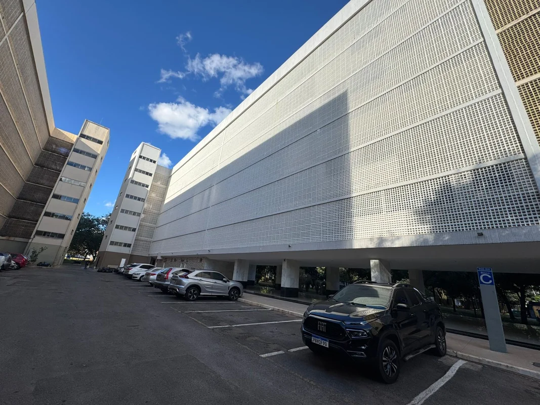 OPORTUNIDADE NA ASA SUL – SQS 205!Apresentamos este excelente apartamento em uma...