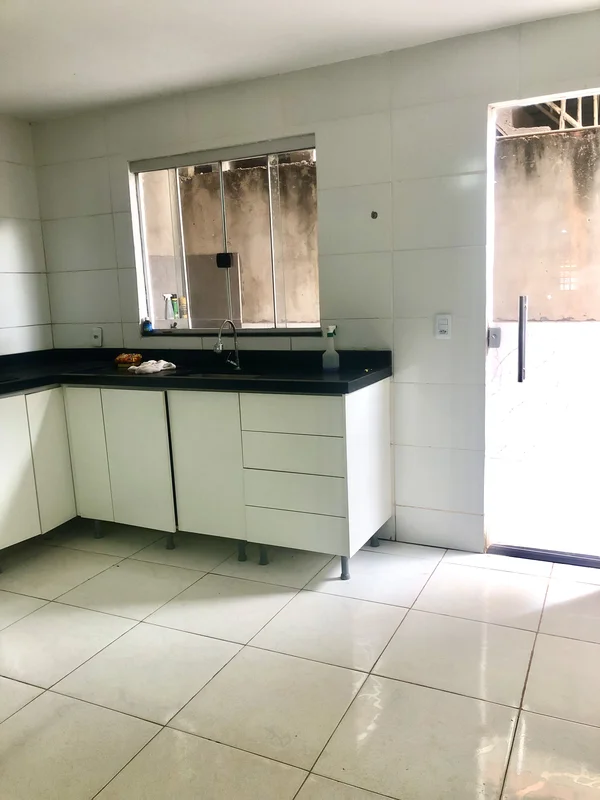 Vende se Sobrado no Por do Sol quadra 402 , dentro de um condomínio, imóvel com ...