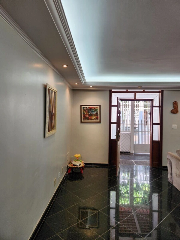 Casa 3 pavimentos com reforma bem conservada!SUBSOLO com salão, 3 quartos sendo ...