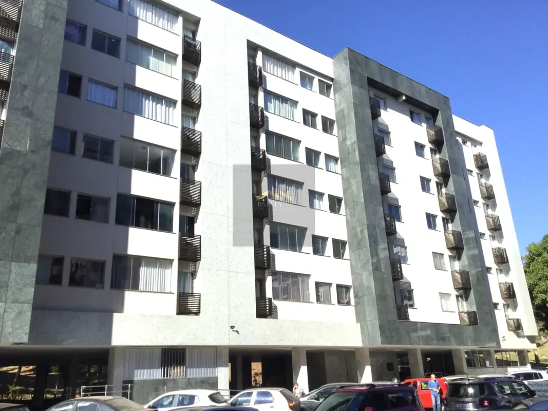 Batista Soluções Imobiliárias aluga excelente apartamento de 45m² no 5º andar, c...