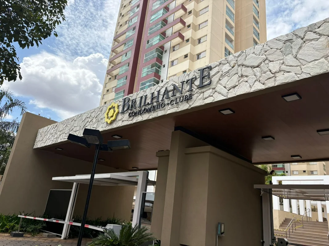 Descubra um apartamento de 3 quartos, suíte e 2 vagas na Avenida Circular, no Re...