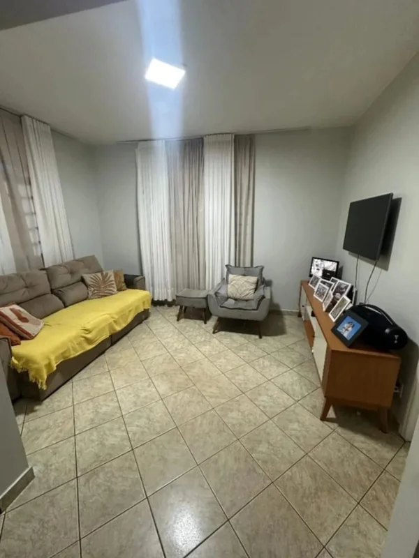 Conquiste seu novo lar no SETOR NORTE - GAMAEsta casa confortável e bem localiza...