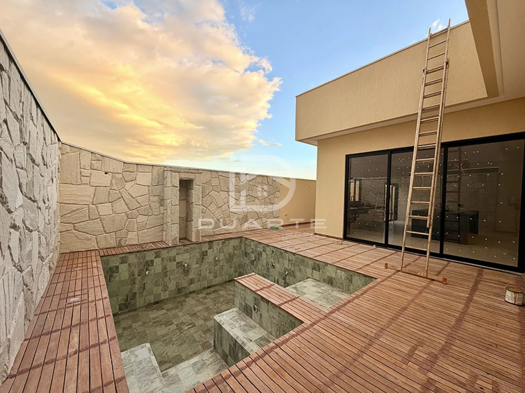 Casa em Condomínio Residencial Grand Trianon, com:* 04 suítes, sendo 01 master c...