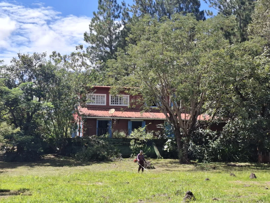 Se você curte viver junto a natureza acaba de encontrar esse paraíso.Localizado ...