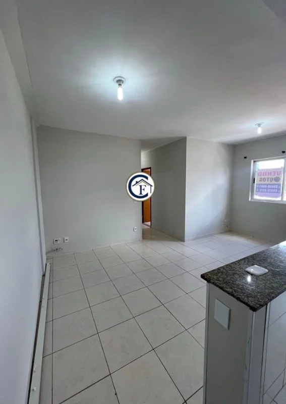 “Bem localizado” virou frase de anúncio… mas nesse caso é verdade mesmo.Apartame...