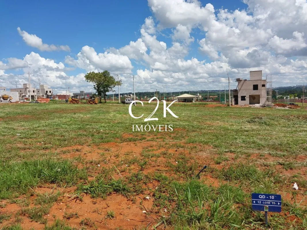 Lote em condomínio - Parte alta + 270m² - Vinhas Flamboyant, Senador Canedo - GO...