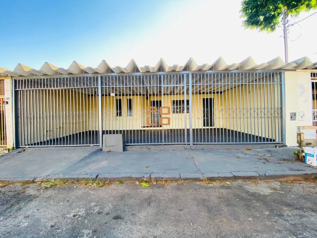 Casa para alugar no Setor Vila Bela, em Goiânia, com 136 m². Possui 3 quartos, s...