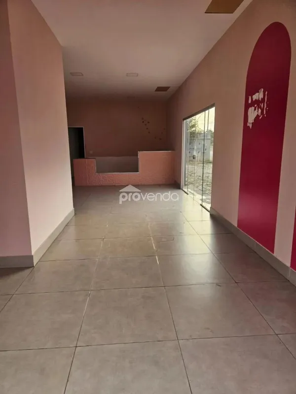 Nós temos o imóvel ideal para você instalar a sua empresa. Esta loja fica estrat...