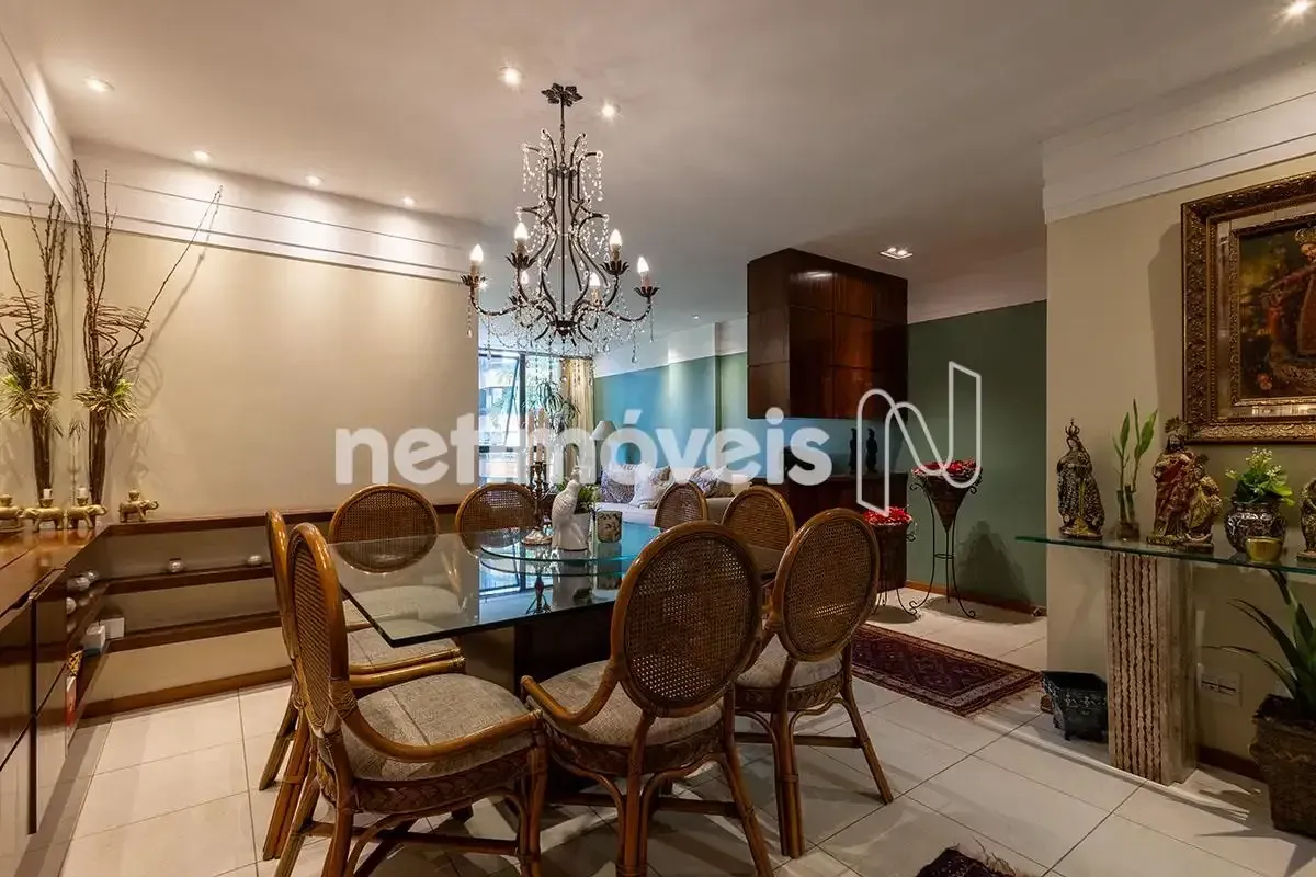 Apartamento reformado de 153m², originalmente com 4 quartos e atualmente transfo...