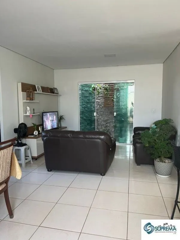 Suprema Construções e Emp. Imobiliários Ltda, Creci/DF 9060, apresenta:Casa Térr...