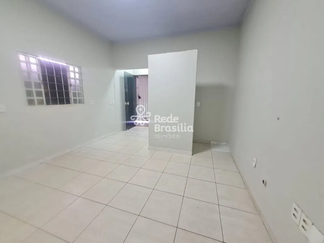 Ótima oportunidade de aluguel de Kitnet térrea na ADE de Águas ClarasKitnet fica...