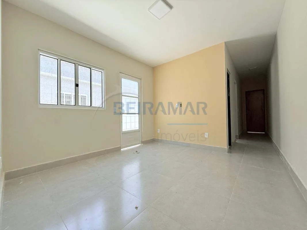 Casa Reformada para Aluguel | 2 Quartos (1 Suíte) | Vaga de Garagem - QNM 22 Con...