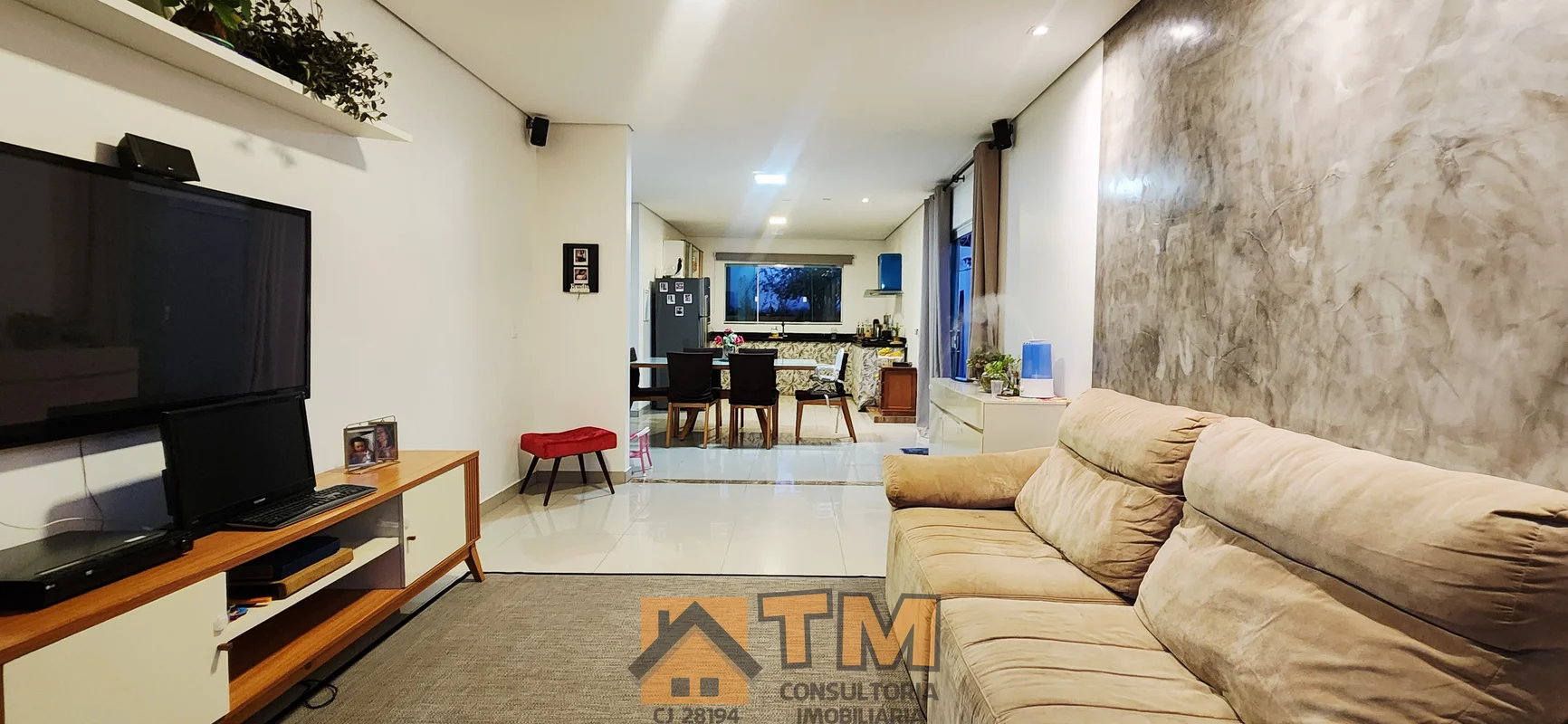 TM CONSULTORIA IMOBILIÁRIAVENDE;EXCELENTE CASA, TODA NA LAJE, COM ESTRUTURA PARA...