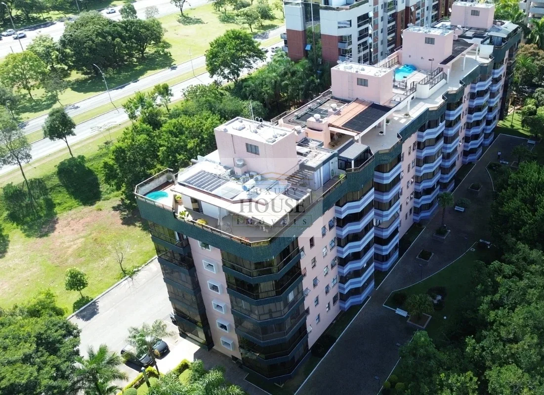 Descubra um incrível apartamento de 290m² na SQN 213 Bloco I, ASA NORTE, Brasíli...