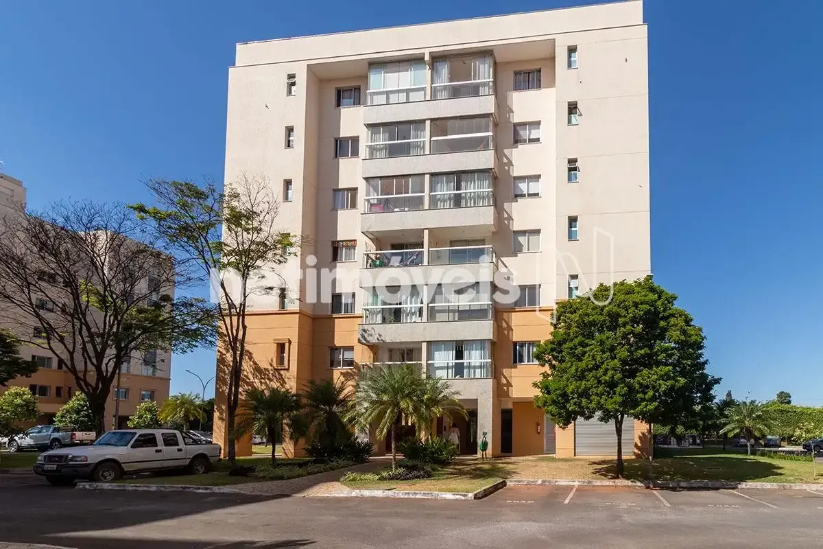 Oportunidade única na Super Quadra Brasília! Este apartamento no 5º andar oferec...