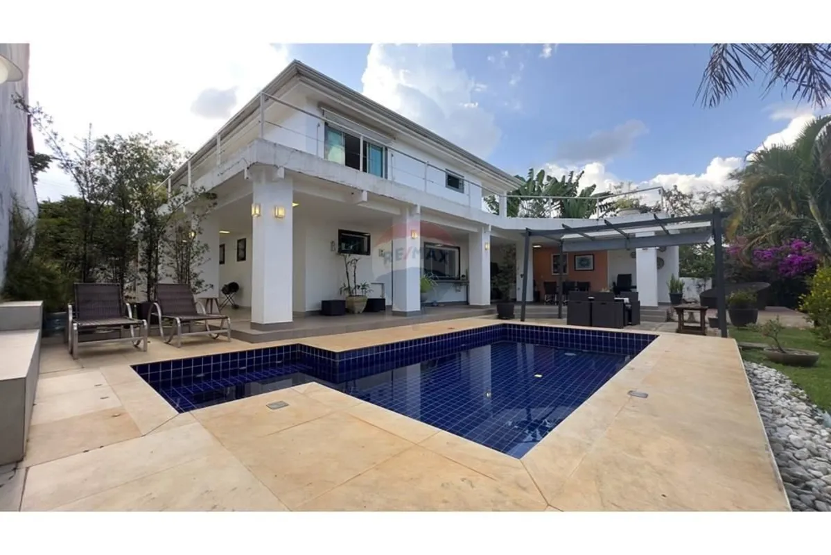 Viva o Lago Norte!Uma casa feita para quem busca estilo de vida, conforto absolu...