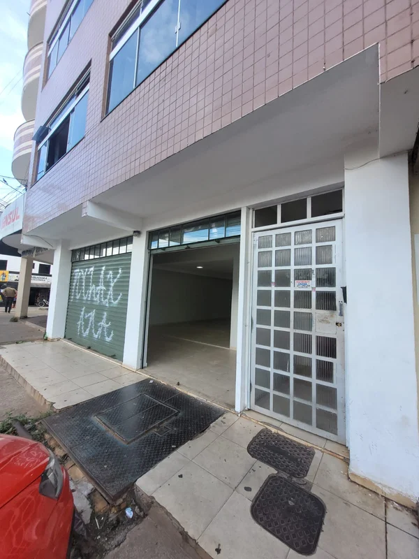 Escelente LOCALIZAÇÃO, de frente a pista que liga o Guará ao IAPIPertinho do Sup...