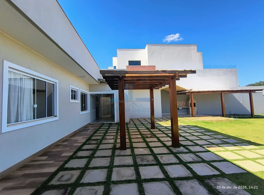 Casa térrea, estilo contemporâneo, composta pelos seguintes ambientes:- 3 dormit...