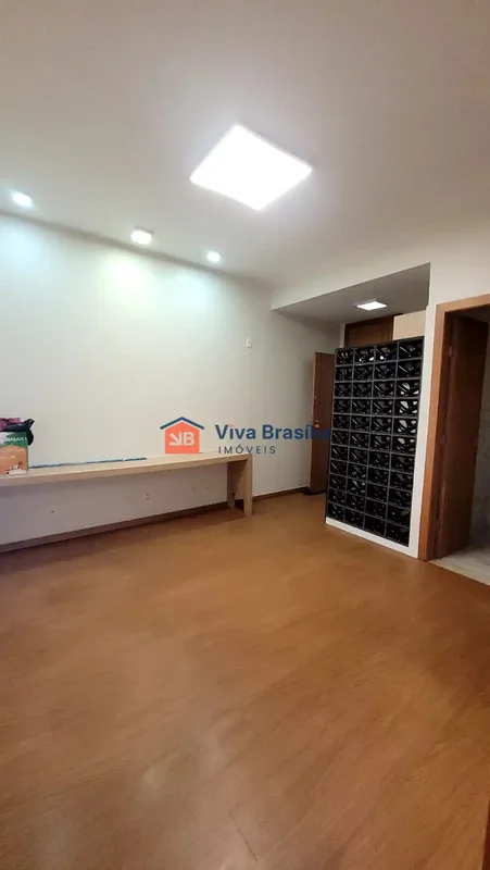 Sala comercial dupla bem localizada na SCS Quadra 01, Bloco E, Lote 30, Edifício...