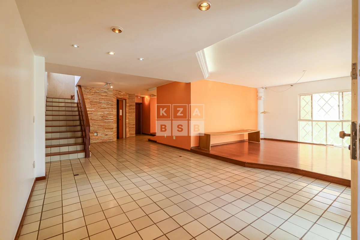Uma casa clássica, de esquina, em lote de 200 m², em uma das melhores quadras do...