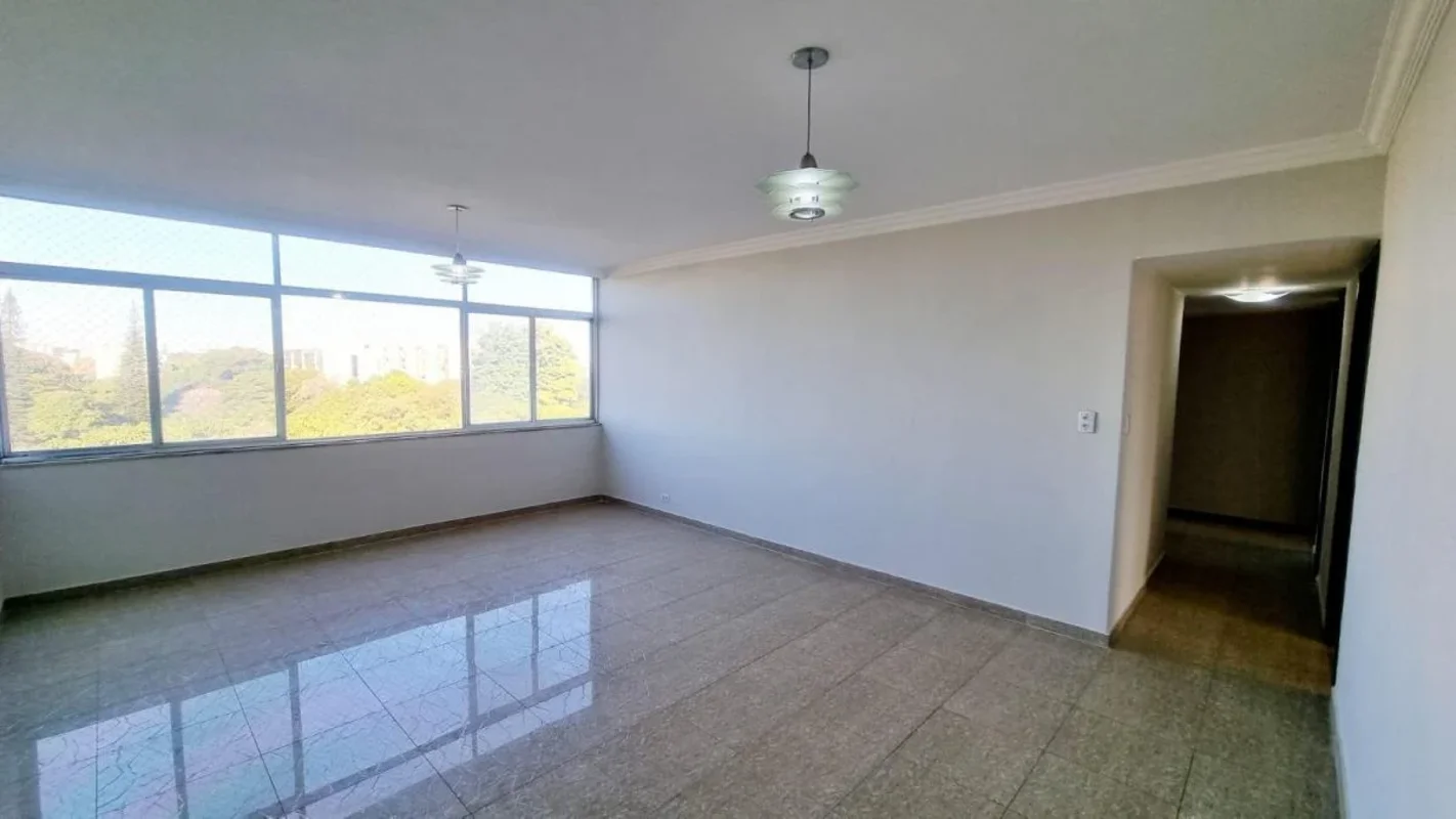 SQS 302 Sul Amplo Apartamento com 3 Quartos e Excelente Localização!Aluguel de A...