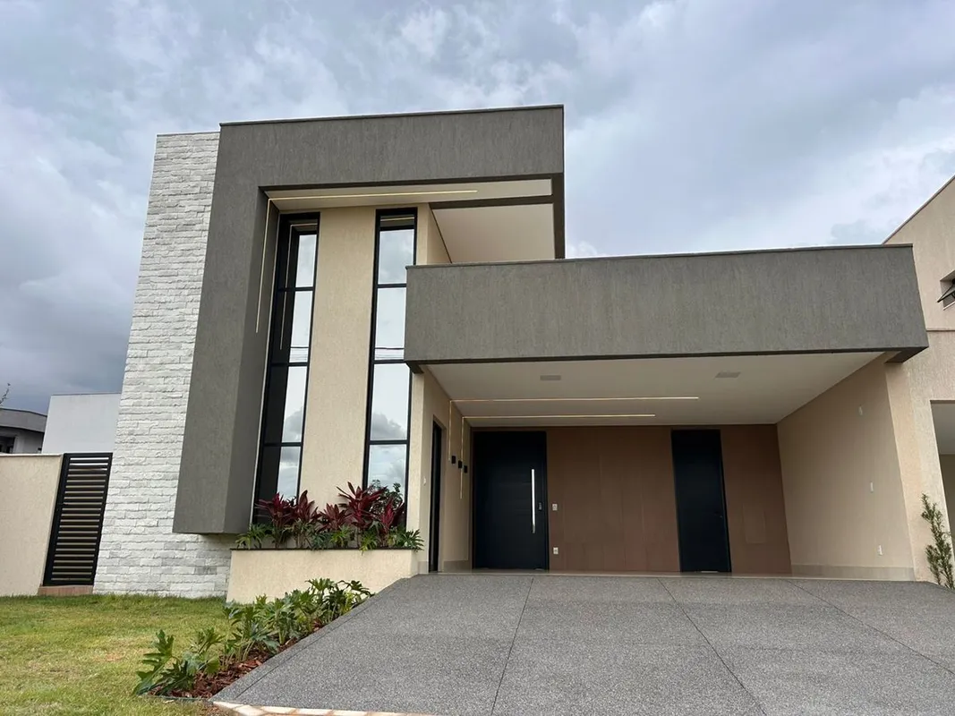 SÃ£o 156mÂ² de Ã¡rea construÃ­da em lote de 321mÂ².O imÃ³vel conta com 03 suÃ­te...