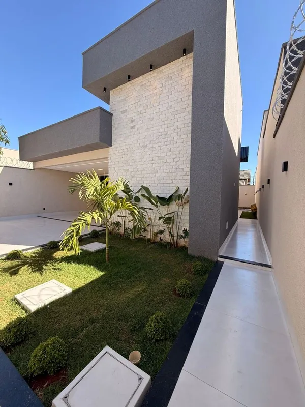 GH2575 Casa com 3 quartos no Residencial Katia, em terreno com 250,00m² com 155,...