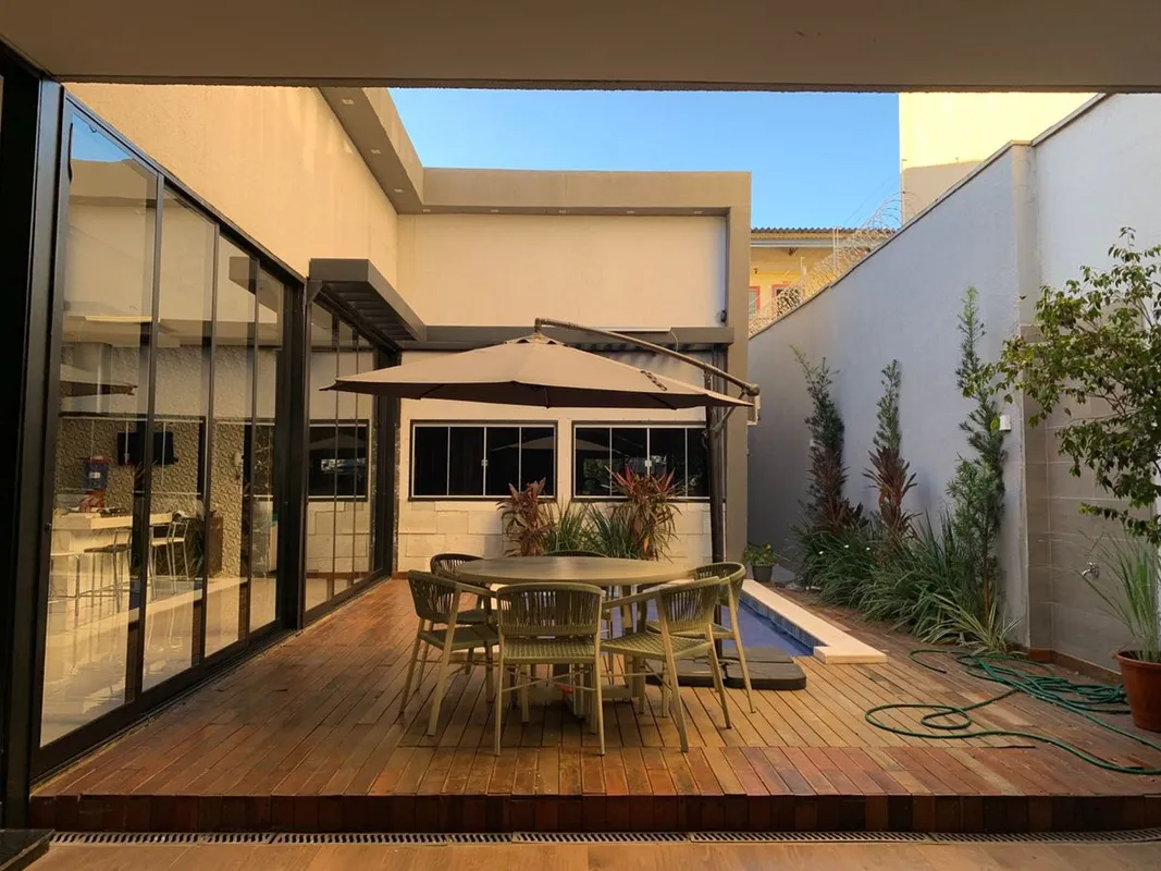 Casa térrea no Setor Leste Vila NovaR$ 1.150.000,00300 m² de área construída 360...