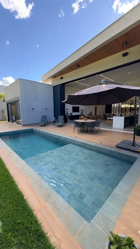 CASA TÉRREA | PLATEAU D’OR PRIVILEGE – 4 SUITESCasa térrea com 305 m² privativos...