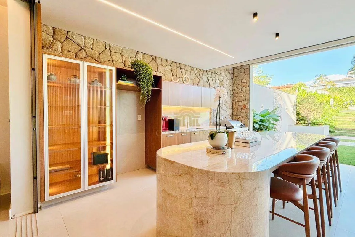 CASA TÉRREA MOBILIADA COM 4 SUÍTES, QUADRA DE BEACH TENNIS E AUTOMAÇÃO NA 17 LAG...