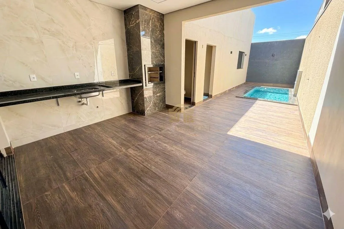 CASA MODERNA COM 3 SUÍTES, PISCINA AQUECIDA E AUTOMAÇÃO NA QNJ 12 ACEITA FINANCI...