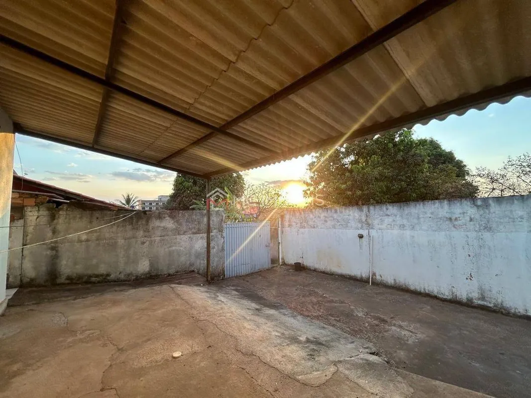 Casa à Venda na Quadra 26, Setor 3 – Águas Lindas | 3 Quartos (2 Suítes) | Condo...