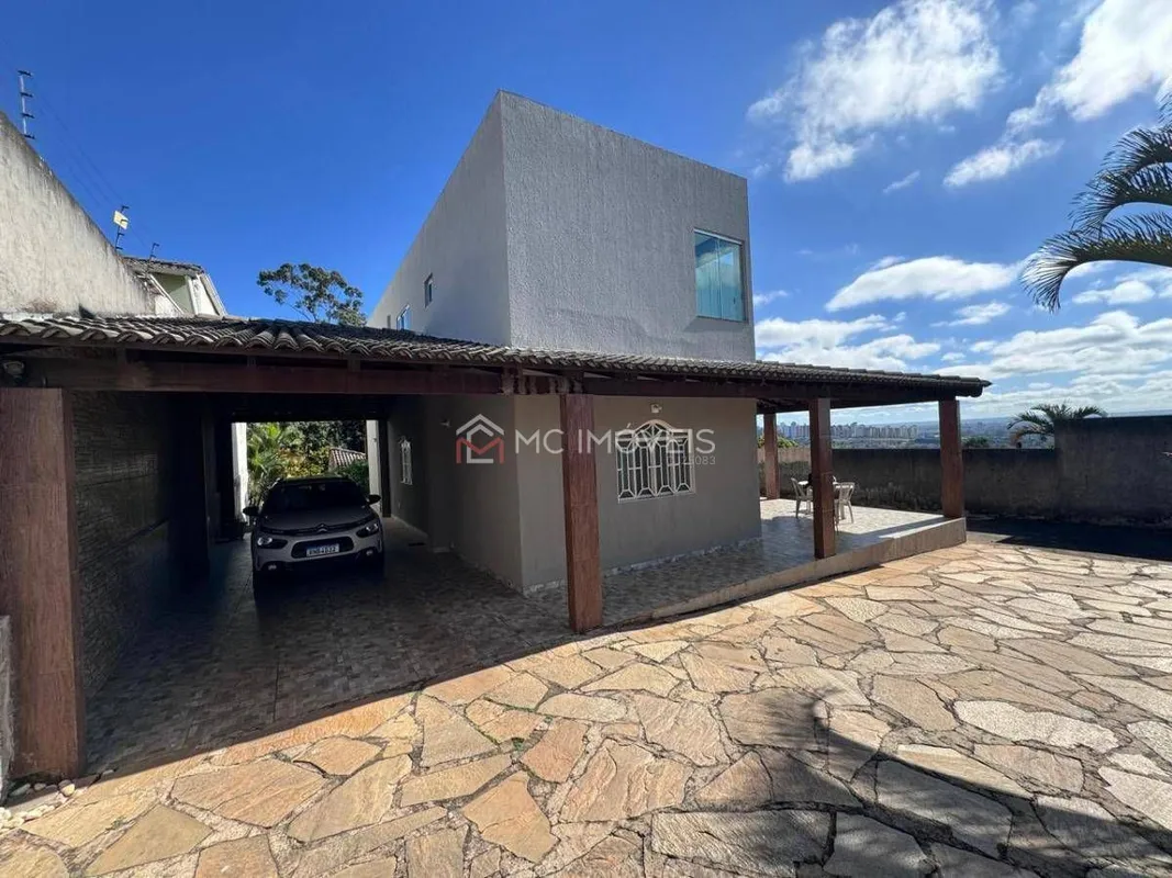 Casa à Venda no Condomínio Fechado em Arniqueira | 4 Quartos (2 Suítes) | Piscin...