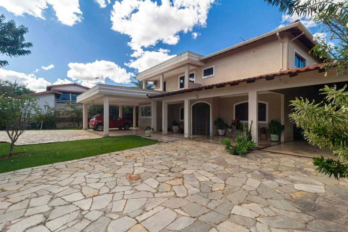 Oportunidade Exclusiva: Casa com 600m² em Amplo Terreno de 2.500m²Se você busca ...