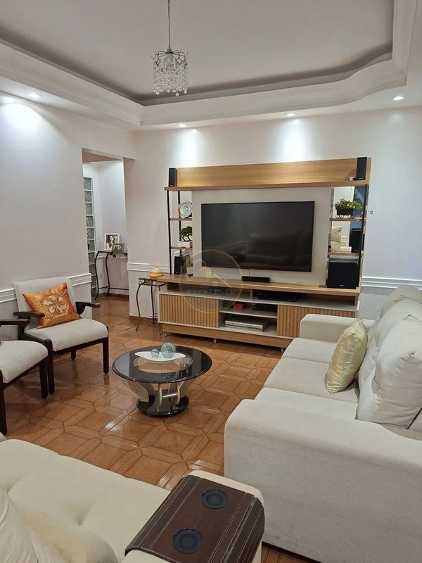 Excelente casa térrea na laje + área verde;4 quartos sendo 1 suíte;Banheiro soci...