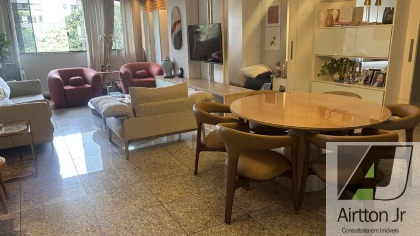 Apartamento de 4 quartos (sendo três suítes), um quarto abreviado para sala de T...