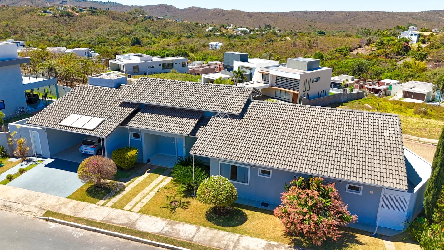 ESPECIFICAÇÕES DA CASA: - Casa com habite-se - Projeto de iluminação; - Sala amp...